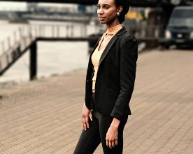 Nevrela Shooting Aisha 02